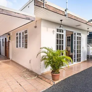 Hébergement de vacances Chaine Maison Entiere Free Parking & Wifi 3min De L'aeroport, Fa'a'ā